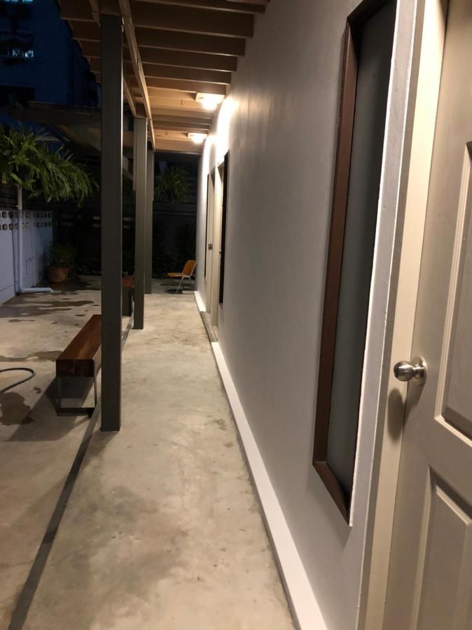 Bluefin Guesthouse Bangkok Bagian luar foto