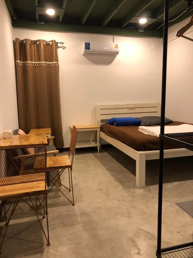 Bluefin Guesthouse Bangkok Bagian luar foto