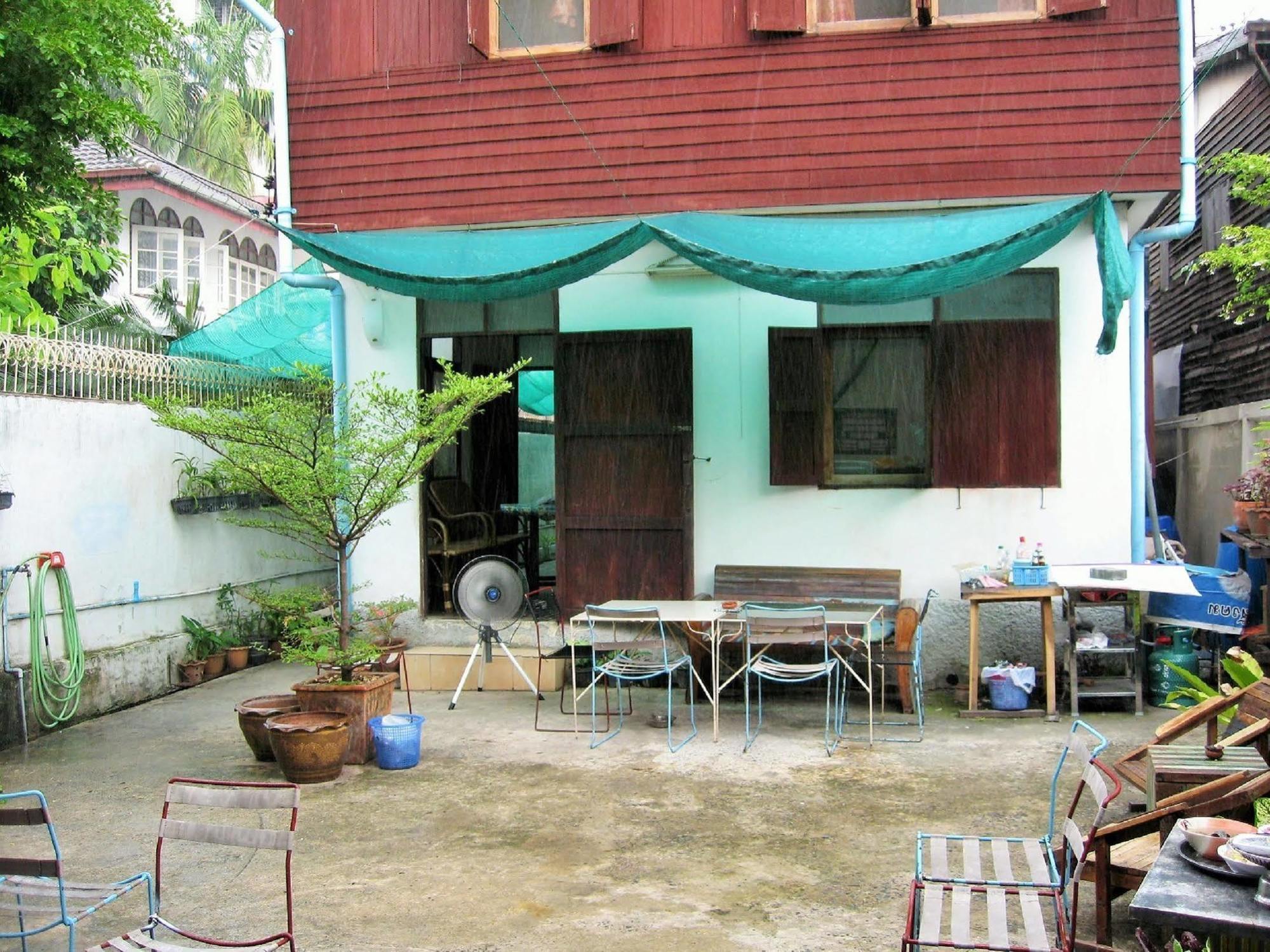Bluefin Guesthouse Bangkok Bagian luar foto